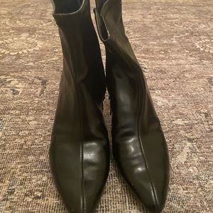 Bandolino Black Boot - size 5 1/2 - Excellent Condition